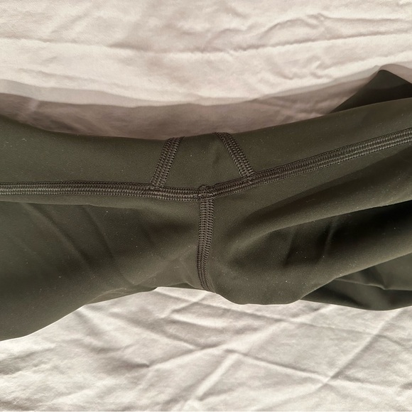 Lululemon size 6 dark green (olive) 21 inch - Picture 3 of 4